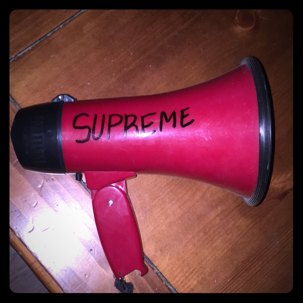 Supreme Mega phone